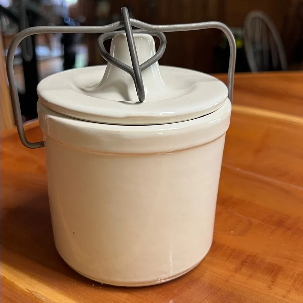 Vintage Easter 1985 Ceramic Jar with Lid Crock Jar Pottery